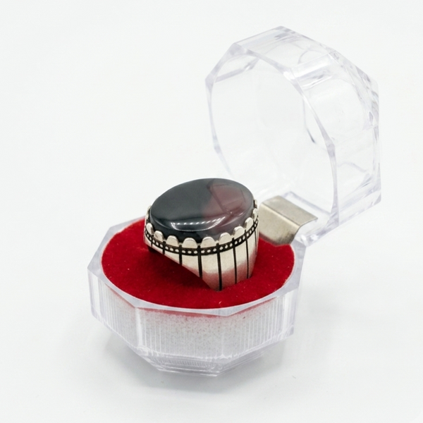 Yemeni eaqiq Rings